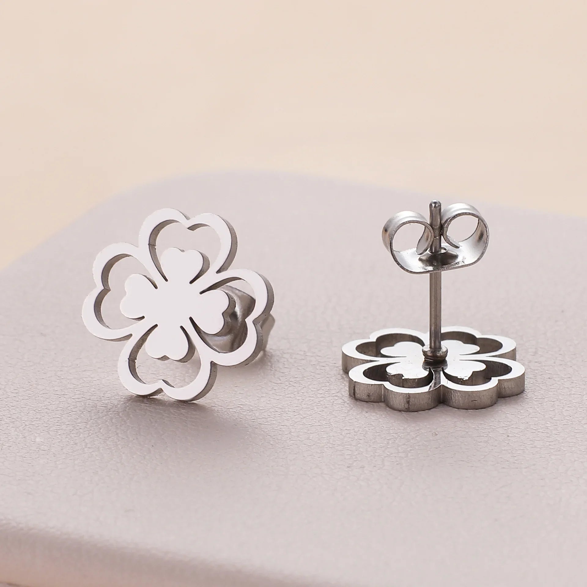 Four-Leaf Clover Leaf Stud Earrings silver