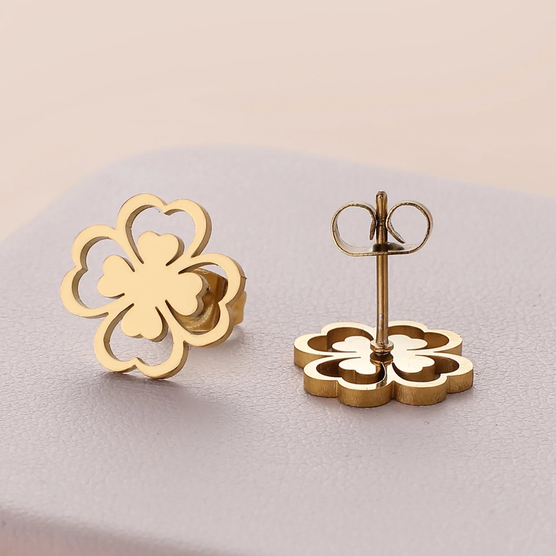 Four-Leaf Clover Leaf Stud Earrings gold