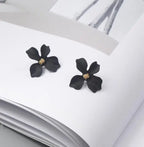 Four-Petal Flower Stud Earrings black