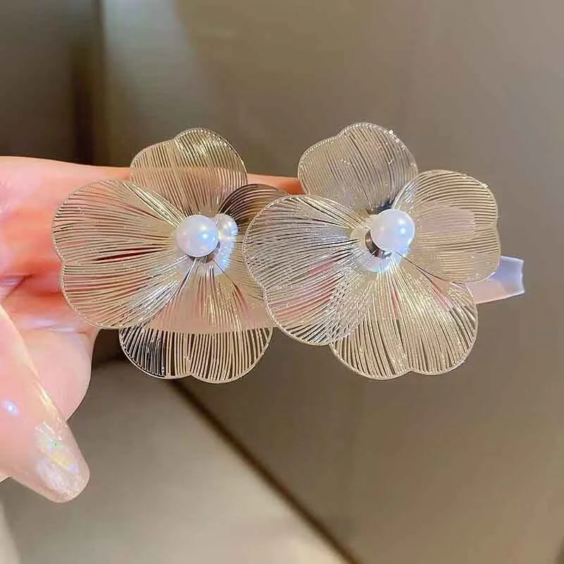Stud Earrings Flower Wide White Petals
