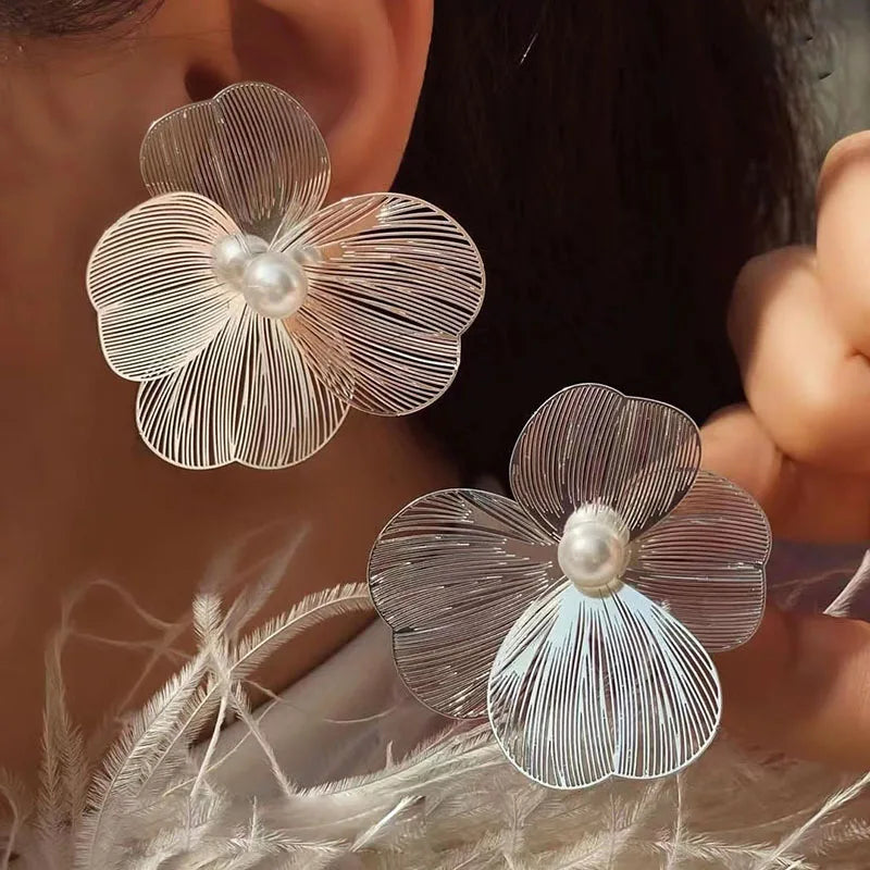 Stud Earrings Flower Wide White Petals
