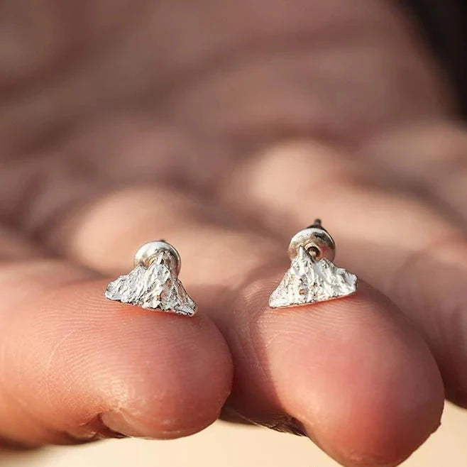 Silver Mountain Stud Earrings


Material: steel


Colors: silver


Size: 1 cm in diameter (see image)


Guaranteed hypoallergenic, suitable for men, women, boys or girls


Highly crafted product