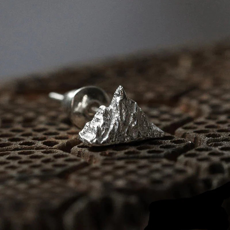 Silver Mountain Stud Earrings


Material: steel


Colors: silver


Size: 1 cm in diameter (see image)


Guaranteed hypoallergenic, suitable for men, women, boys or girls


Highly crafted product