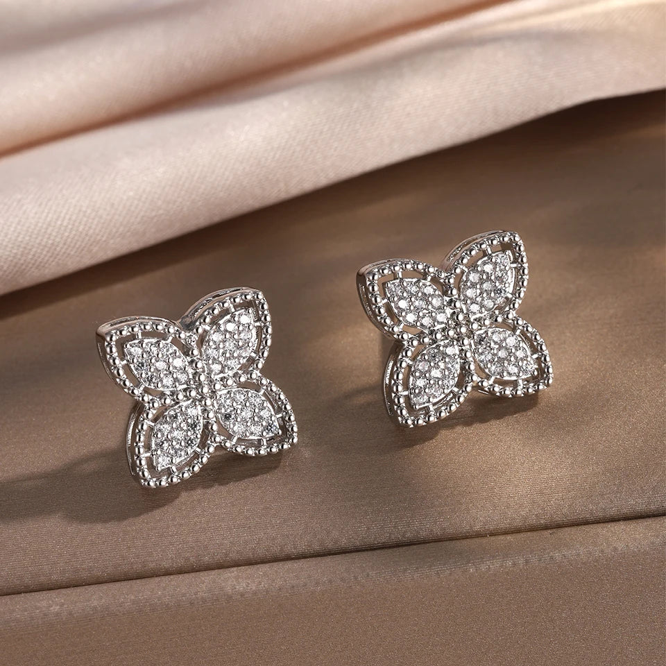 4-Leaf Clover Stud Earrings in Silver Zircon
