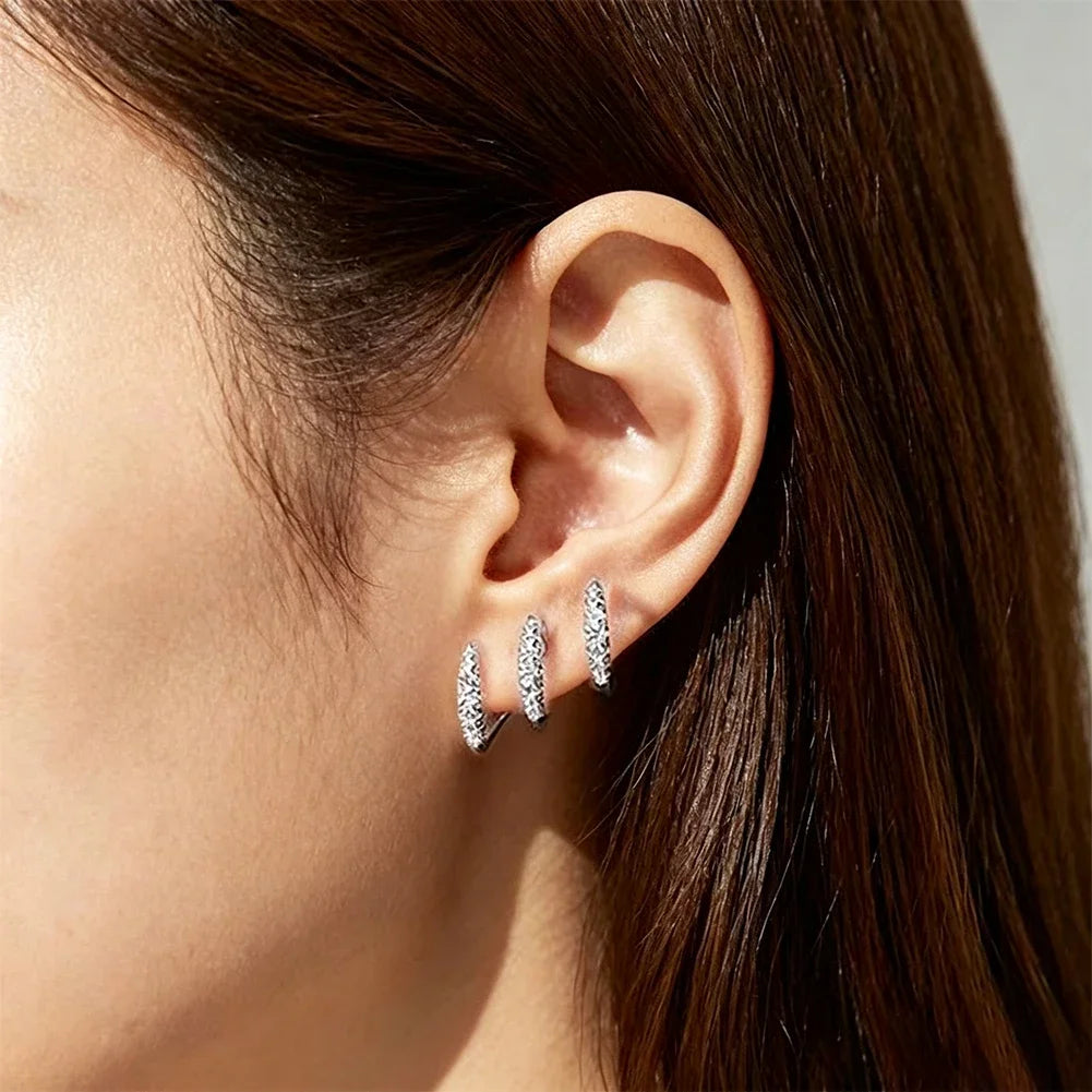 Elegant earrings with three-prong rhinestones