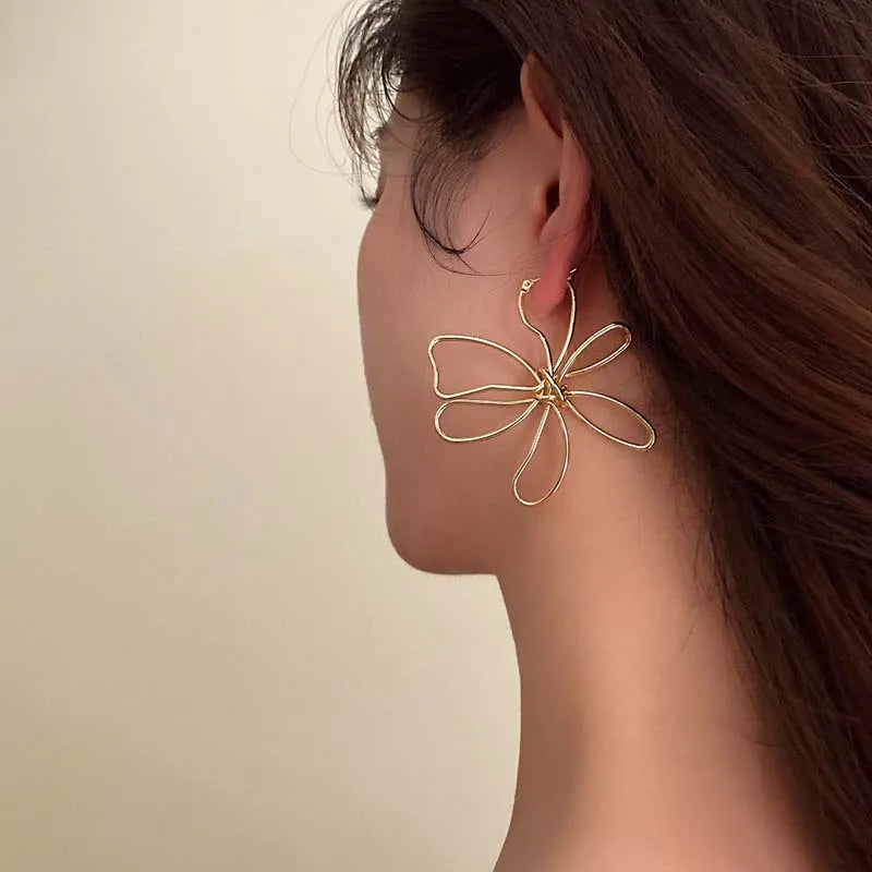 Vintage Asymmetric Flower Stud Earrings Gold