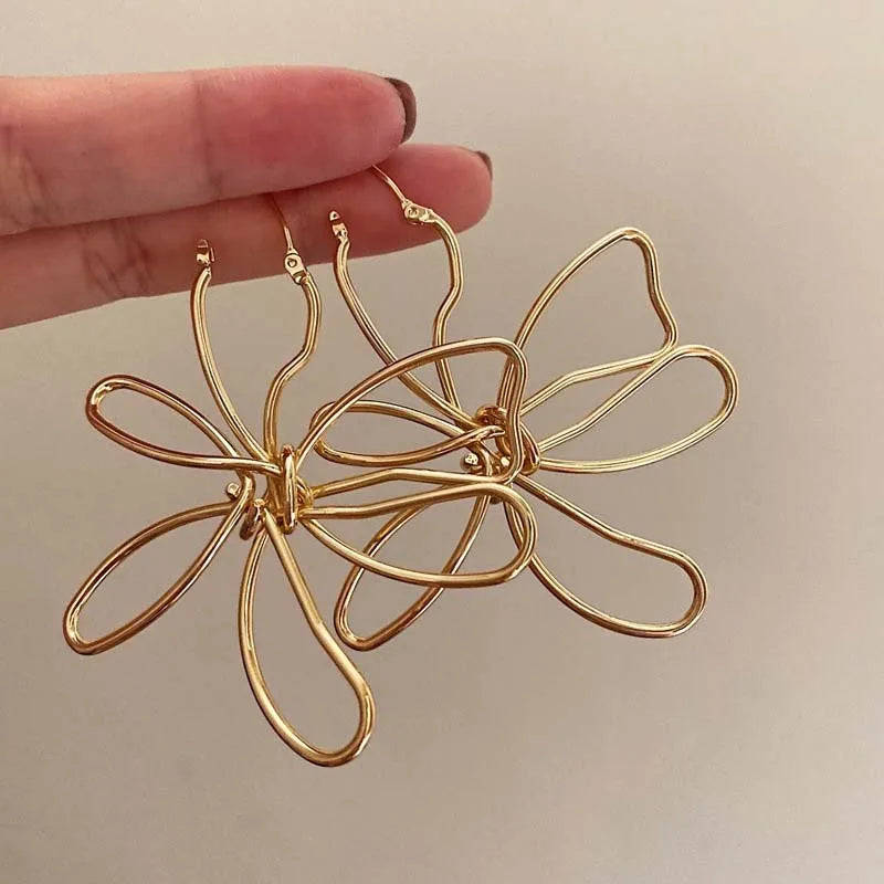 Vintage Asymmetric Flower Stud Earrings Gold