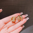 Women's bow earrings in gold