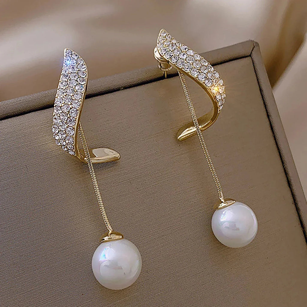 Dangling Earrings with White Pearls 1