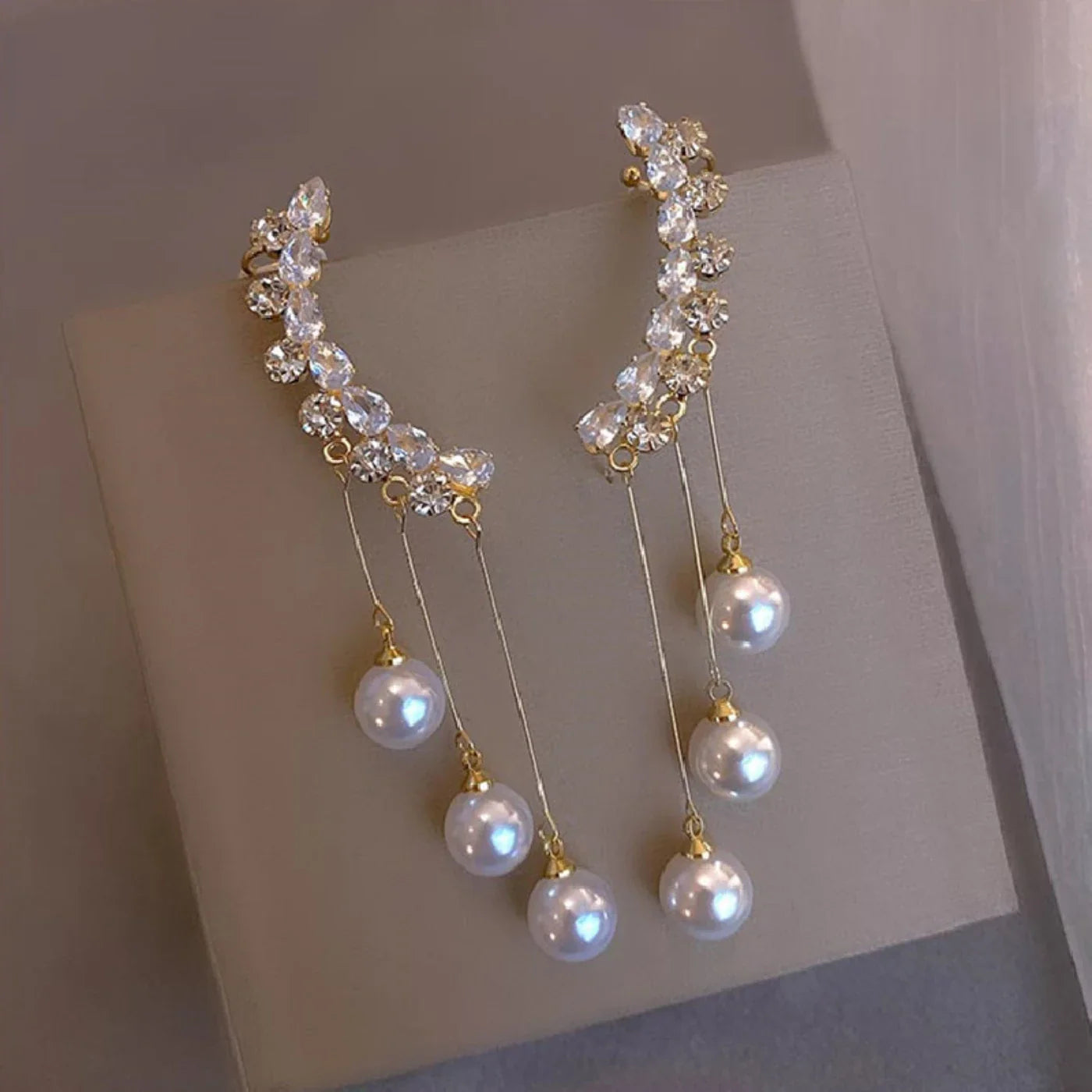 Dangling Earrings with White Pearls 2