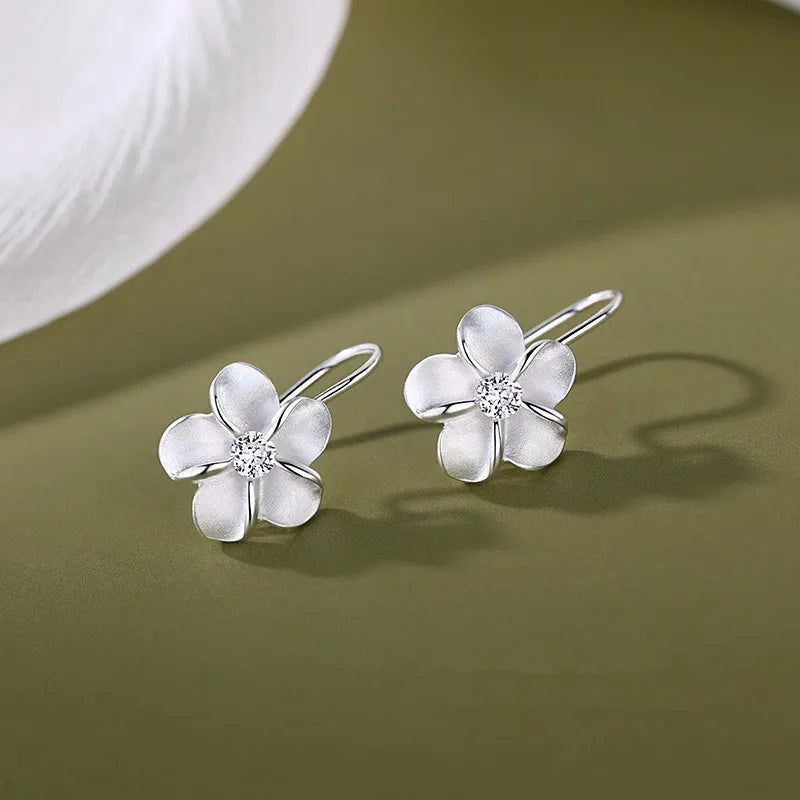 Vintage White Flower Dangle Earrings Zircon