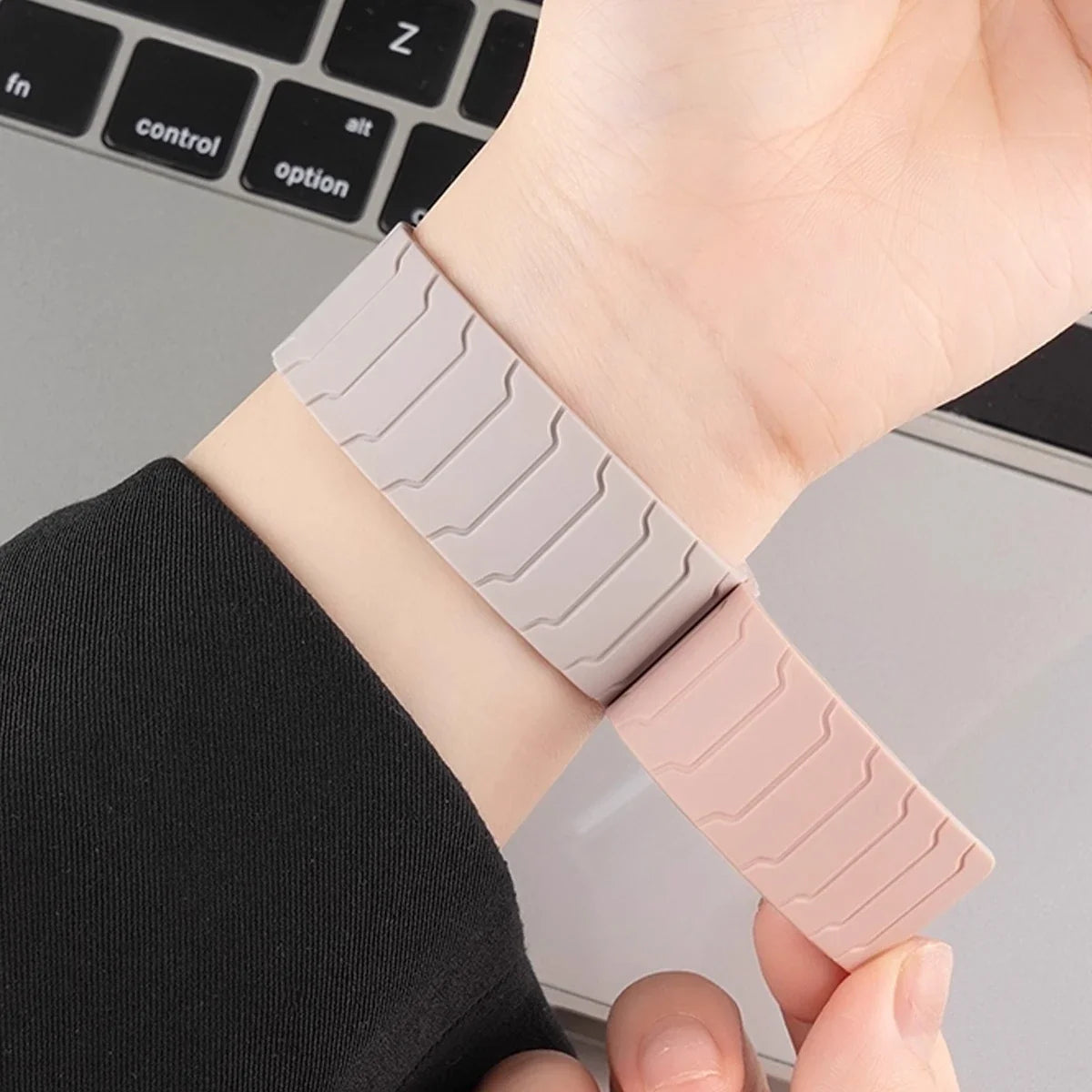 Magnetic watch band for Fitbit Versa 3, Versa 4, Sense 1 and Sense 2 pink
