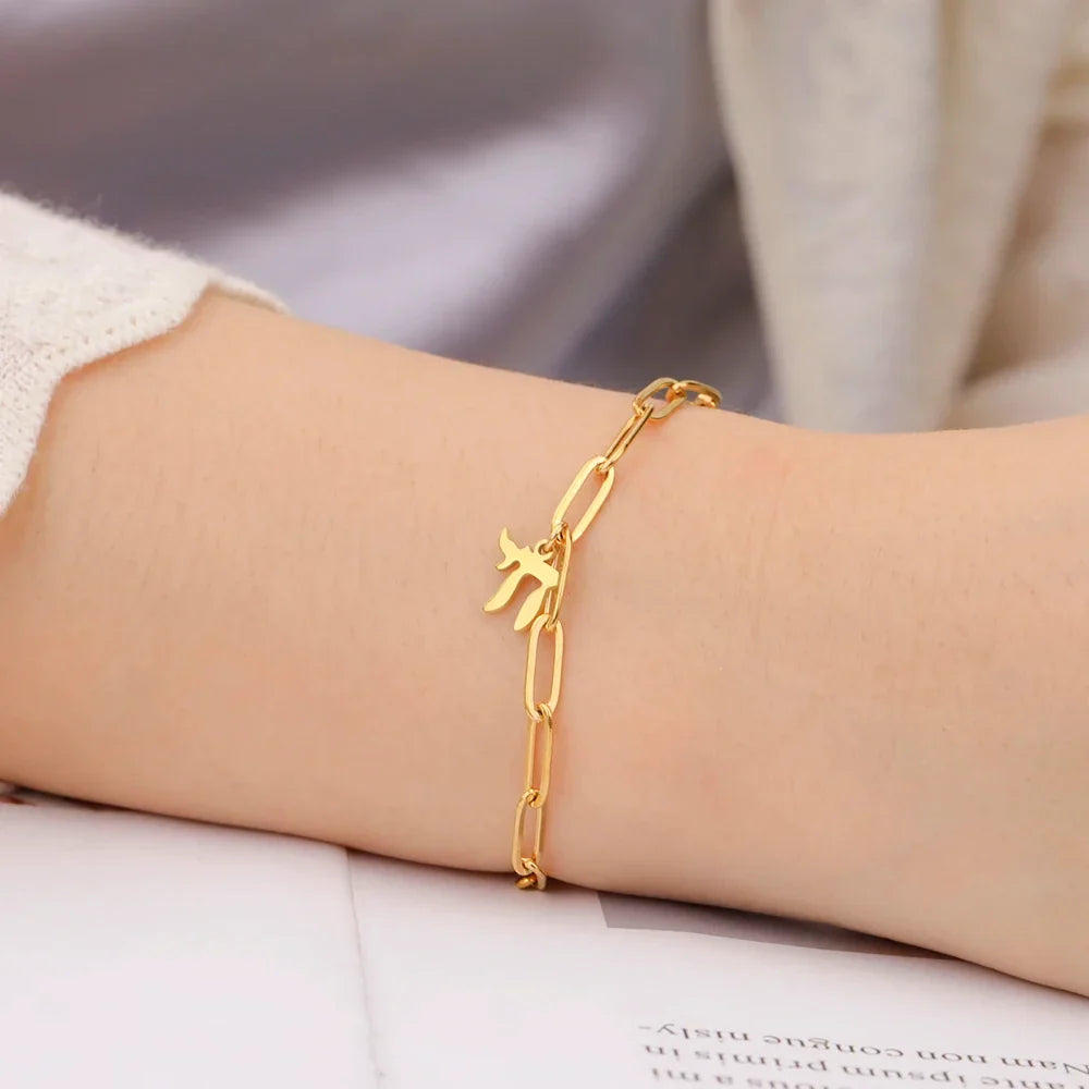 Bracelet with the Jewish life symbol Chai in gold
