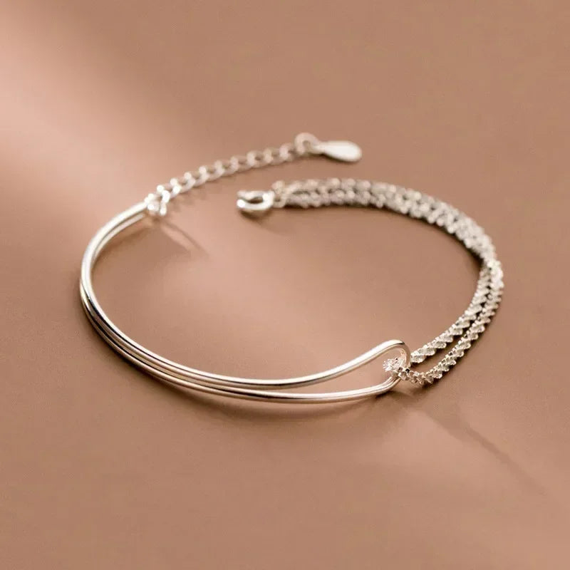Modern-style knot bracelet