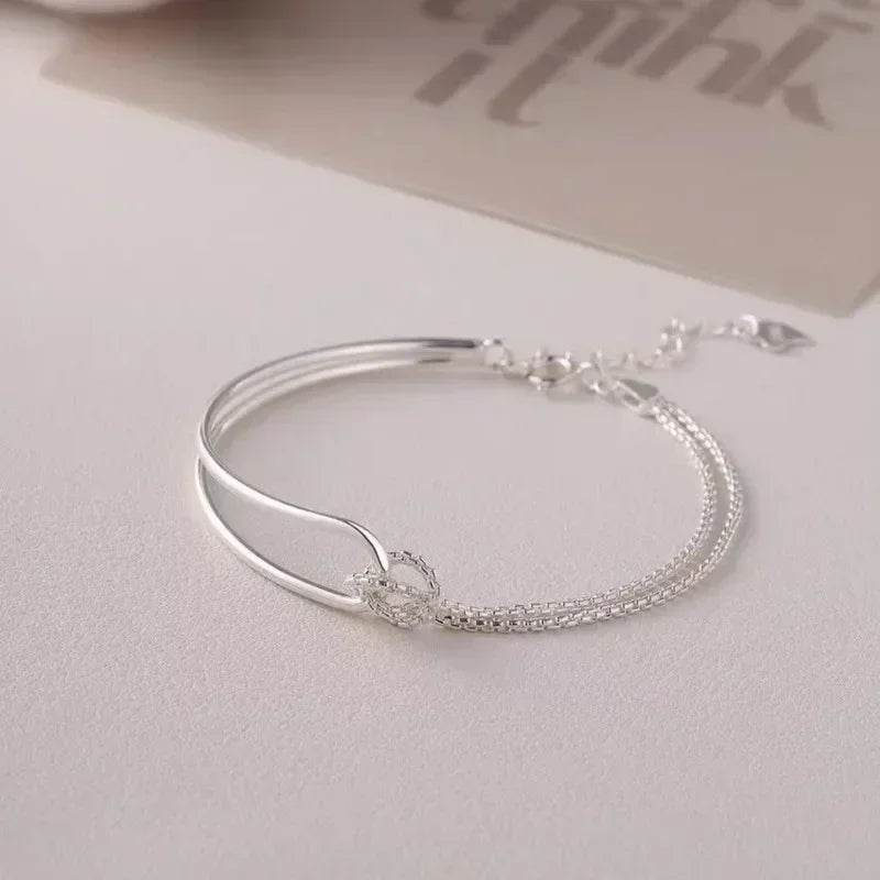 Modern-style knot bracelet