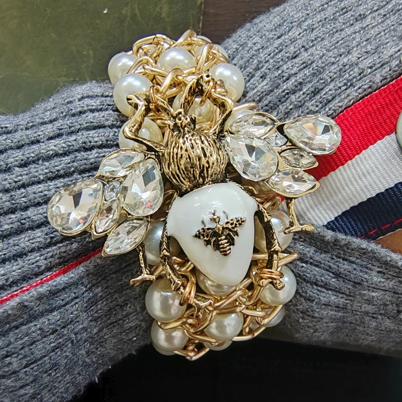 Bracelet with white bee beads