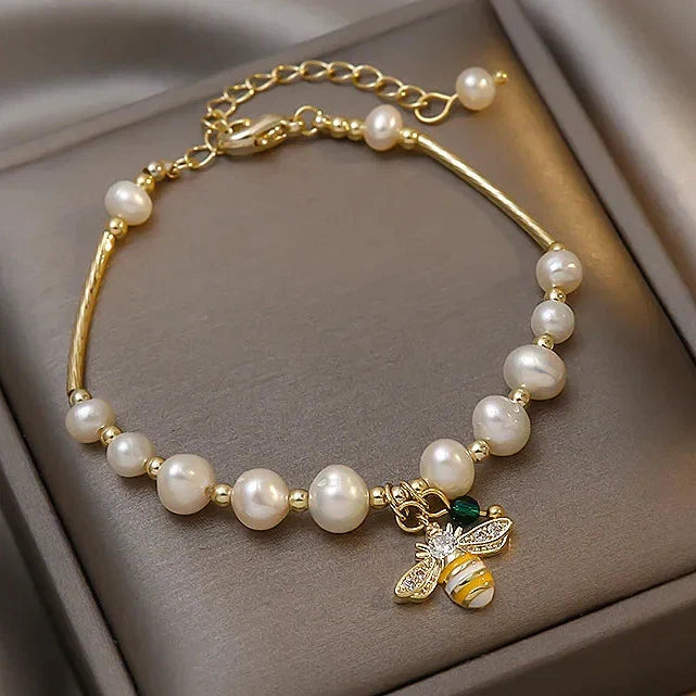 Bracelet with white bead bee