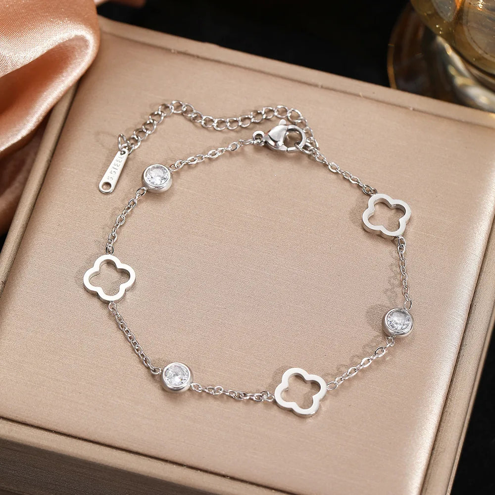Bracelet with 4-Leaf Clovers with Silver Zircon