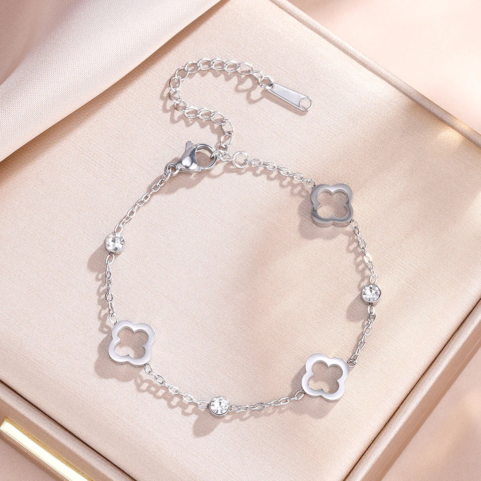 Bracelet with 4-Leaf Clovers with Silver Zircon