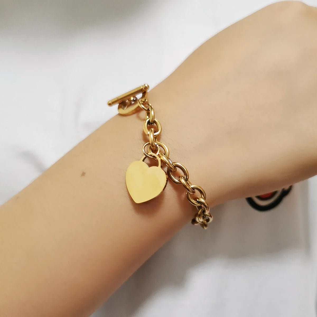 Women's Heart Curb Chain Bracelet gold