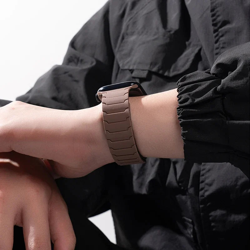 Magnetic replacement band for Apple Watch