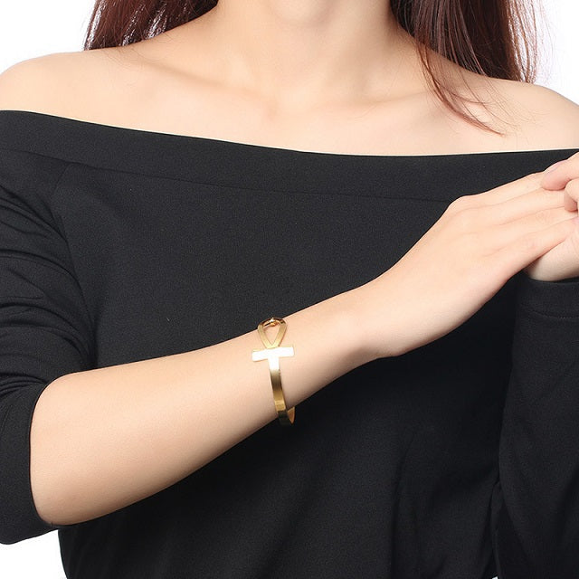 Egyptian women's gold bracelet