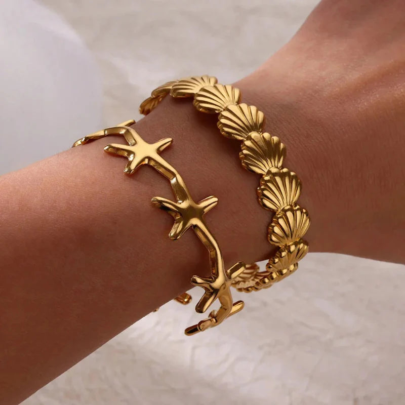 Elegant Bracelet Shells Starfish and Scallop Gold