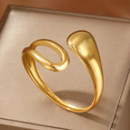Elegant Curb Chain Bracelet with Gold Water Drop