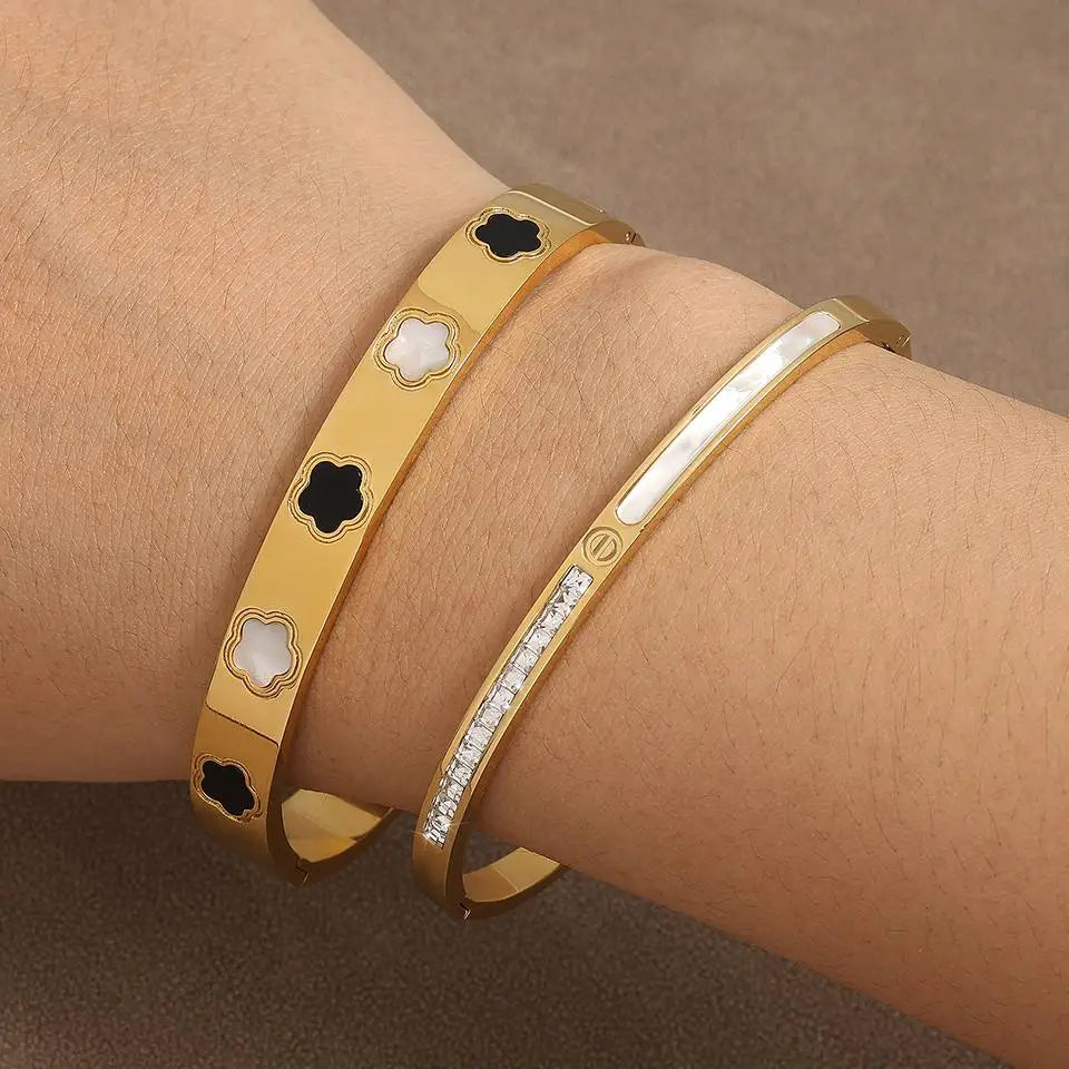Fine Flowers ID Bracelet with 5 Petals b