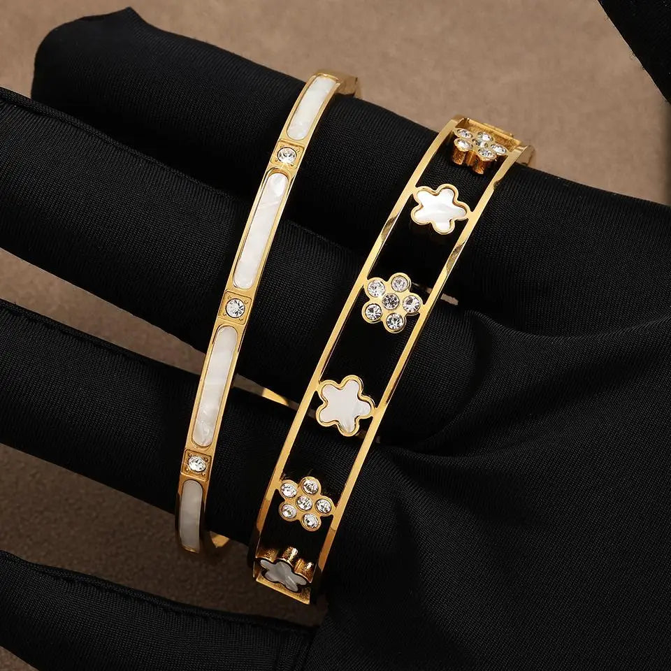 Fine Flowers ID Bracelet with 5 Petals a