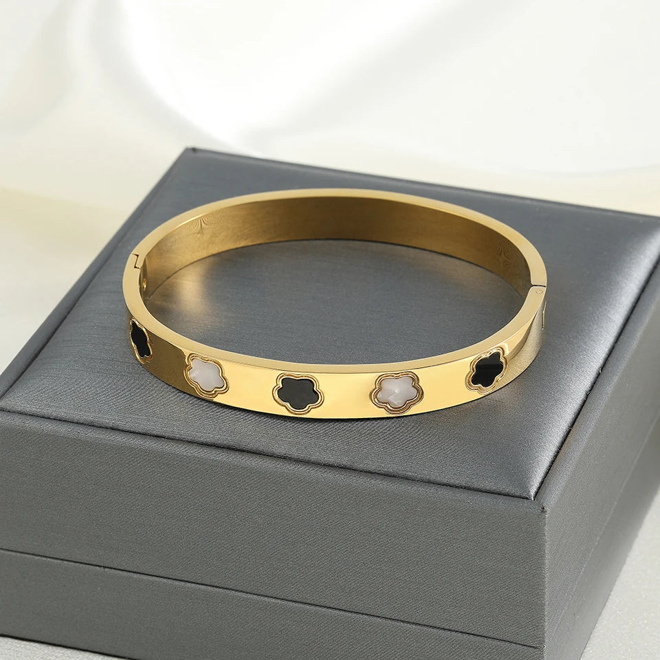 Fine Flowers ID Bracelet with 5 Petals b