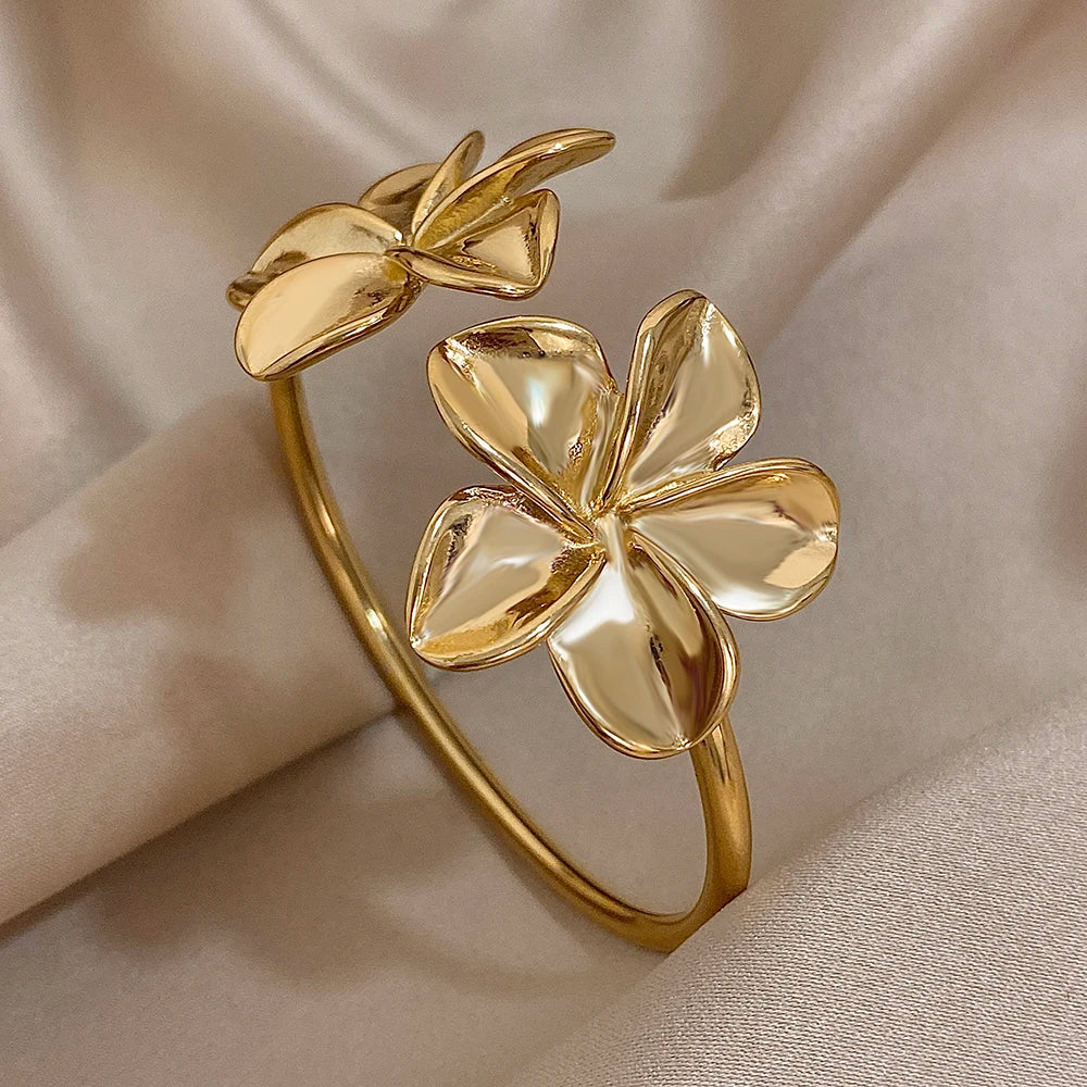 Large Flower ID Bracelet with 5 Petals gold
