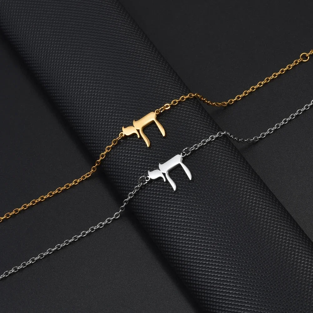 Women's bracelet with the Jewish Chai symbol in gold