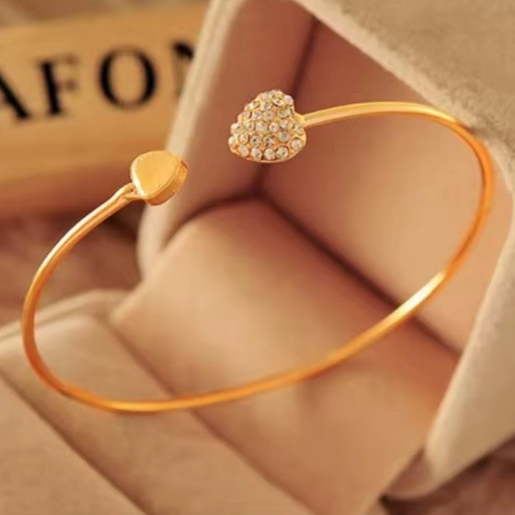 Retro Bracelet with Heart and Crystal