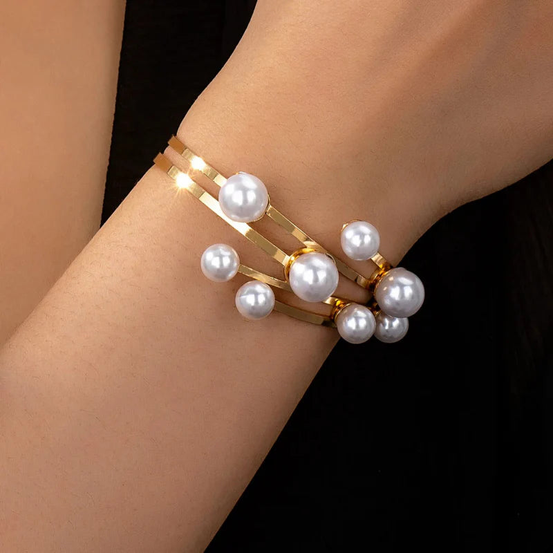 Stylish Bracelet with White Beads