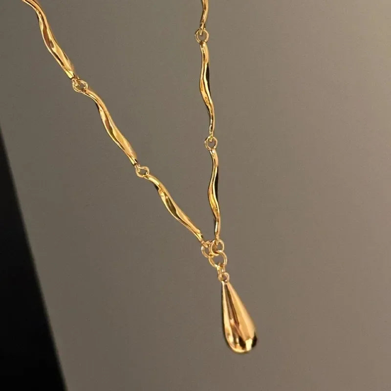 Asymmetric Necklace with Water Drop Pendant