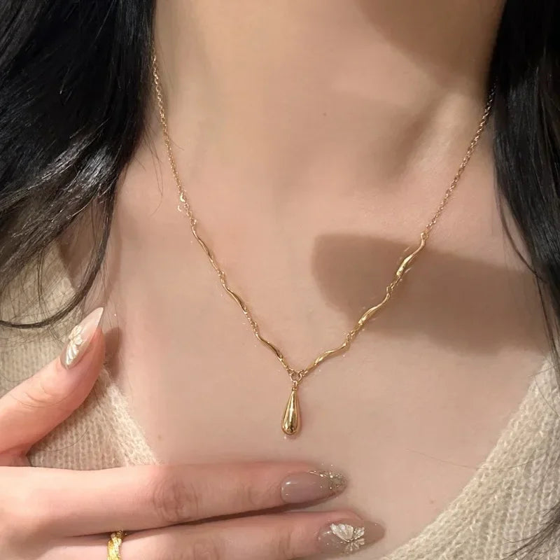 Asymmetric Necklace with Water Drop Pendant