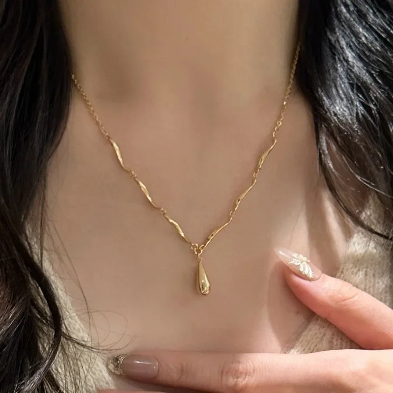 Asymmetric Necklace with Water Drop Pendant