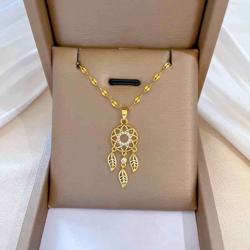 Dreamcatcher Pendant Necklace Gold