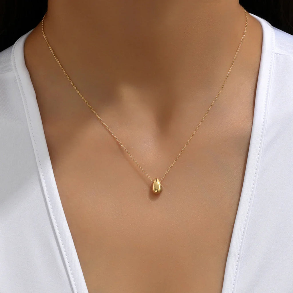 Necklace with Fine Gold Water Drop Pendant