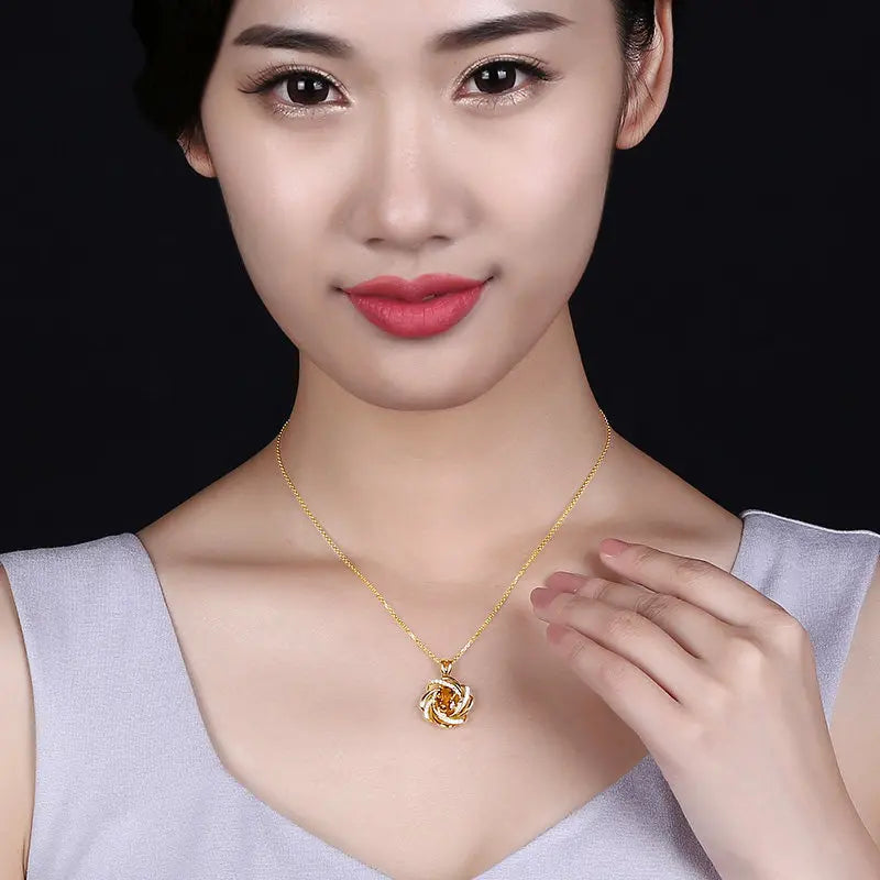 Necklace with Pretty Flower Pendant Pearl and Gold Zircon