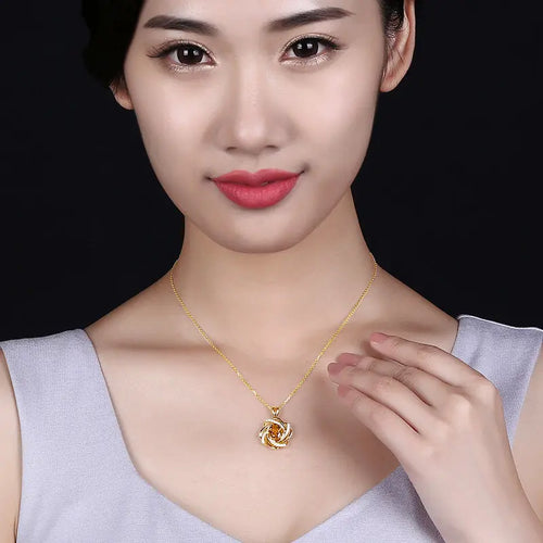 Necklace with Pretty Flower Pendant Pearl and Gold Zircon