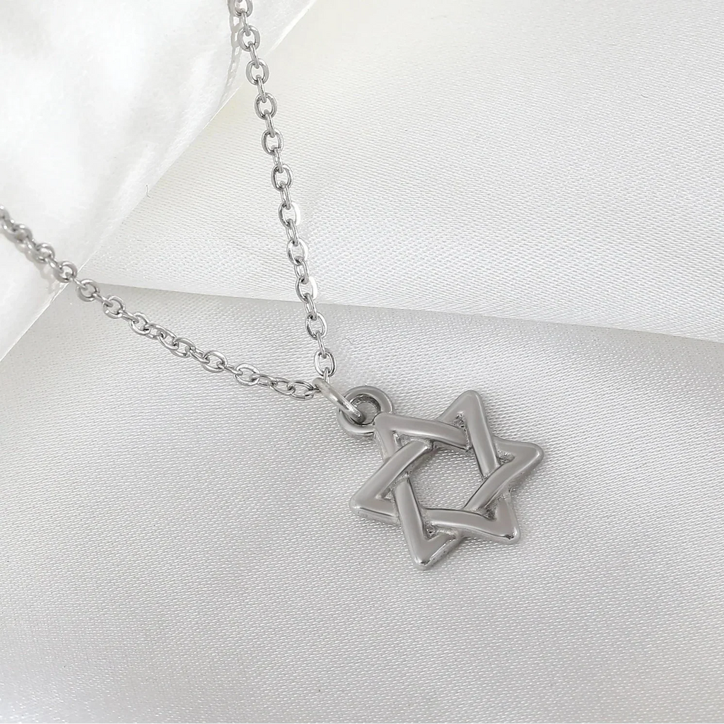 Necklace with symbolic Jewish Star of David pendant in silver