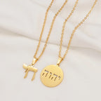 Necklace with pendant engraved in Jewish Hebrew, gold