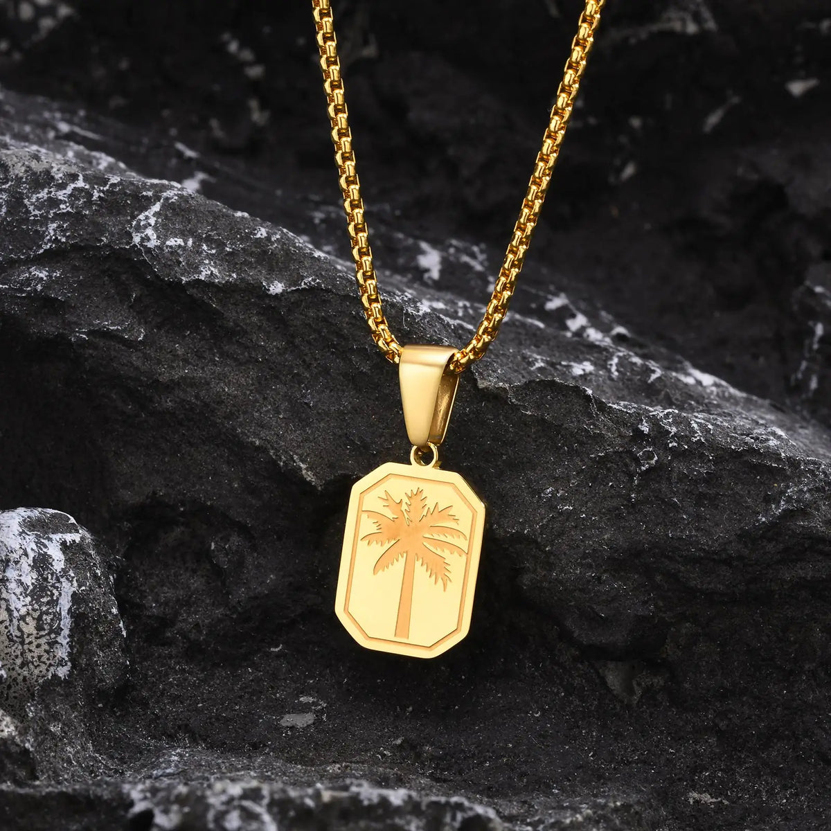 Necklace with geometric palm tree pendant gold