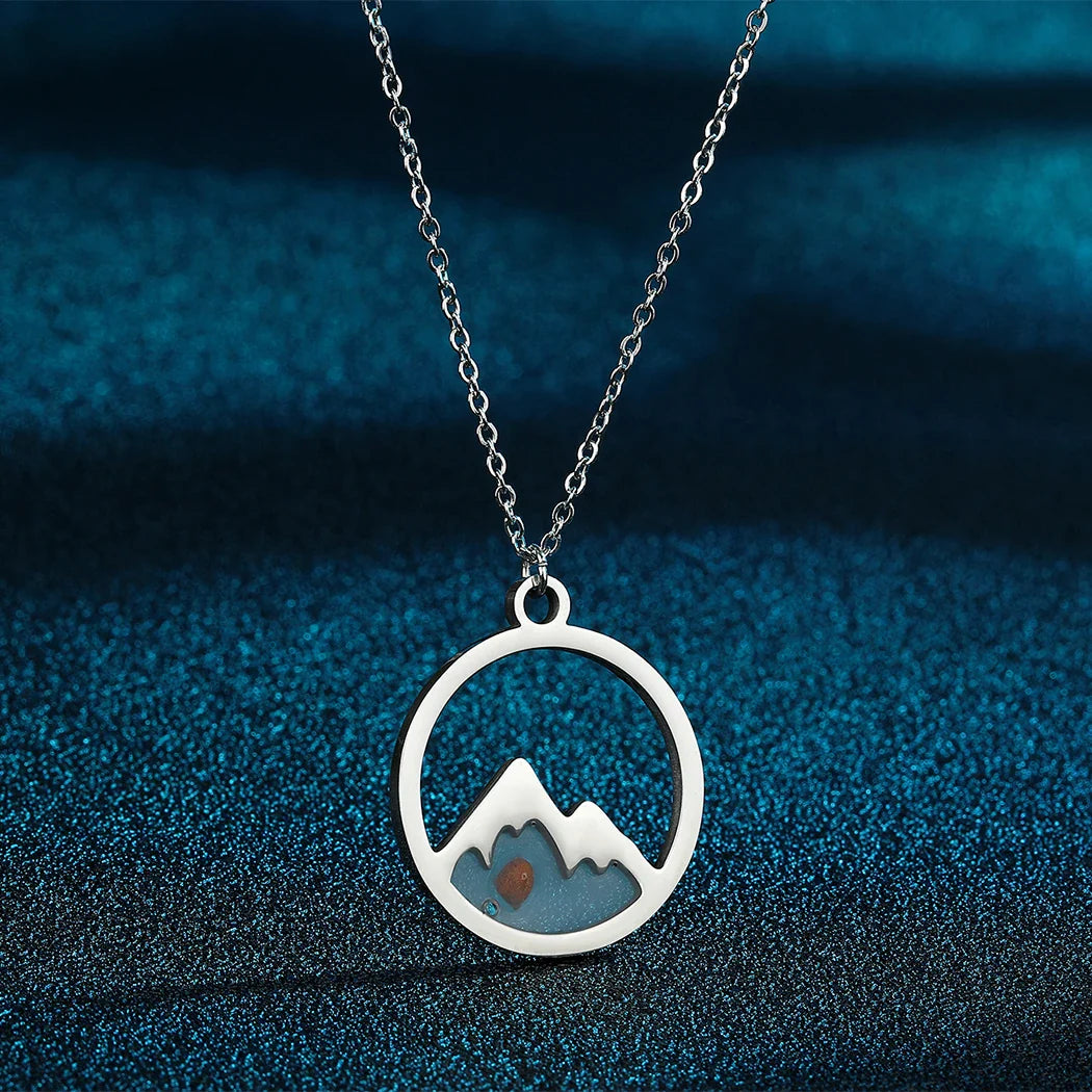 Necklace with Round Mountain and Seed Pendant silver