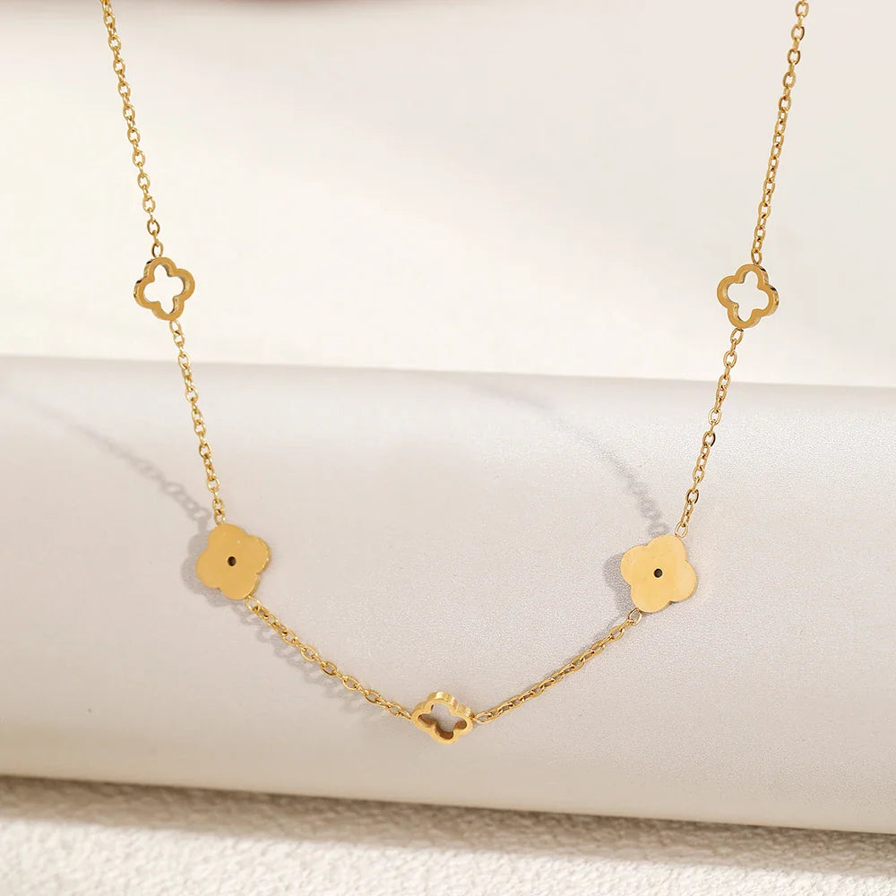 Necklace with 4-Leaf Clover Pendant gold