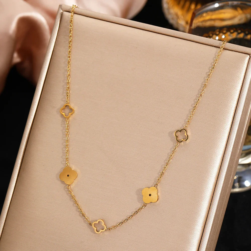 Necklace with 4-Leaf Clover Pendant gold