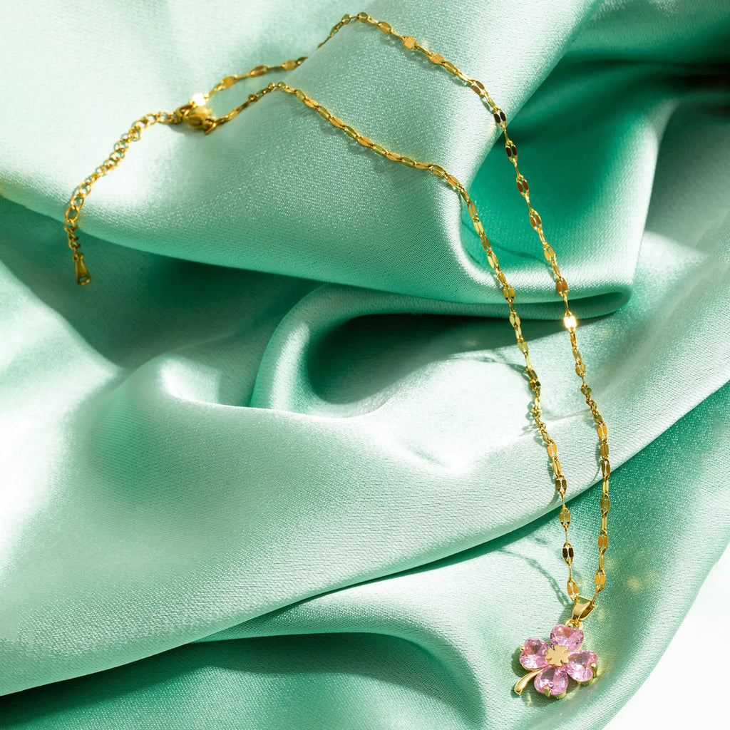 Necklace with Colored Four-Leaf Clover Pendant gold and pink