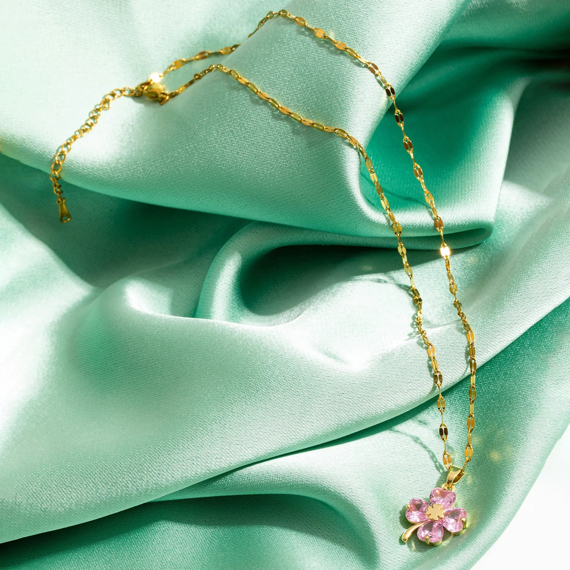 Necklace with Colored Four-Leaf Clover Pendant gold and pink